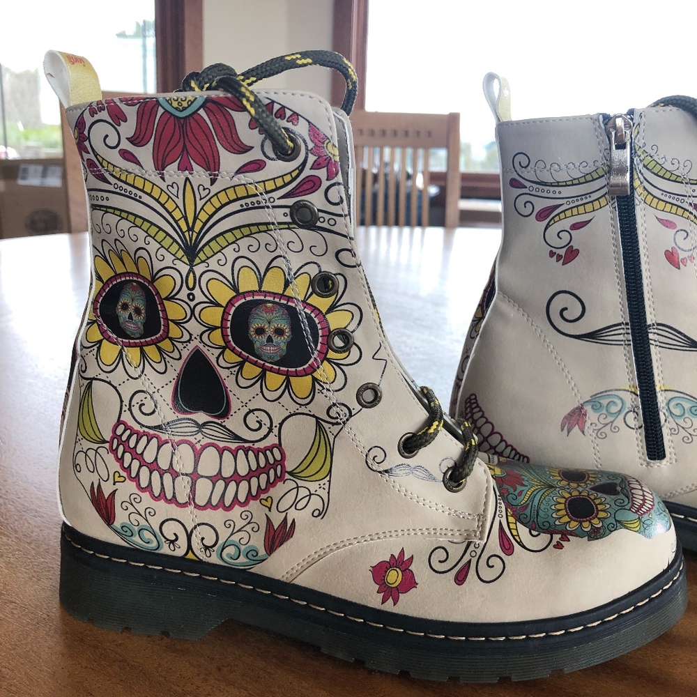 Goby Boots Brand New Size 8, skull, vegan